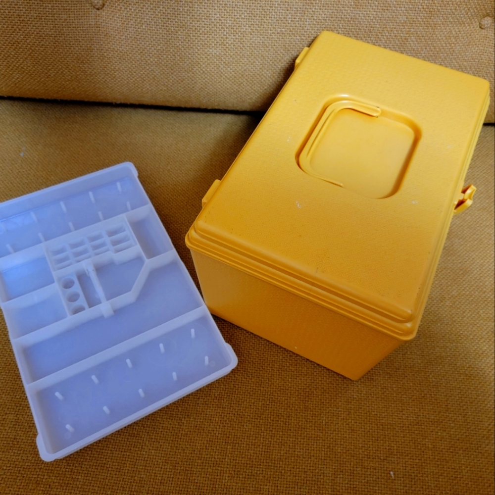 Vintage Wil-Hold Wilson MFG Corp. Sewing box